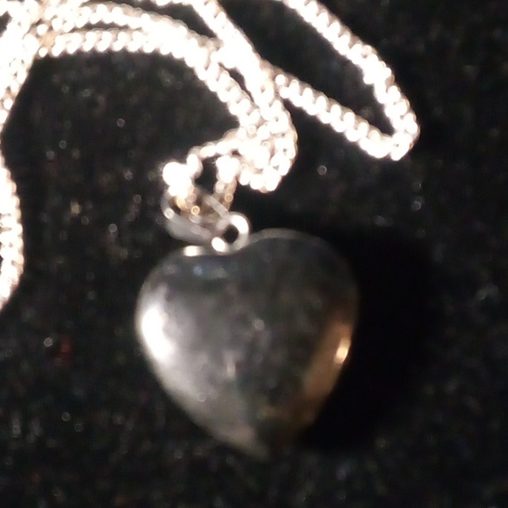 ๐2/$20๐ NIP - Black Obsidian Heart Shape Stone Pendant Necklace - Picture 3 of 8
